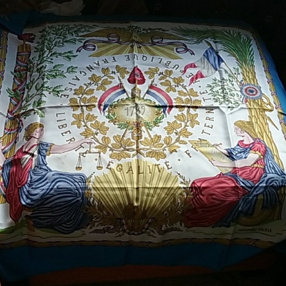 HERMES Vintage Scarf - Picture 7 of 12